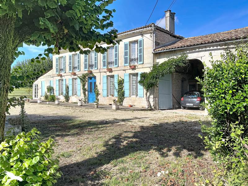 Vente Maison LEOVILLE 17500 11 pièces - 347 m²
