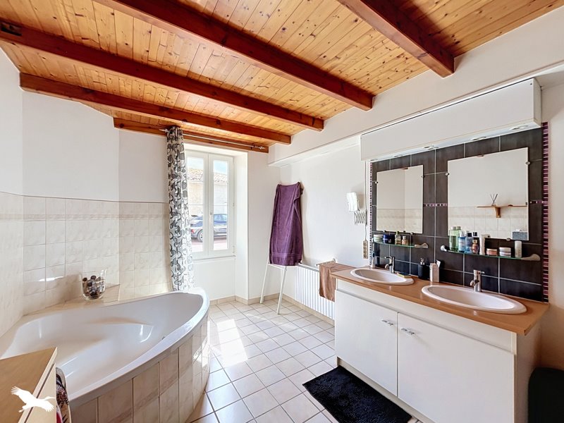 Vente Maison Saint-Eugène - 5 pièces -129 m² - (17520)