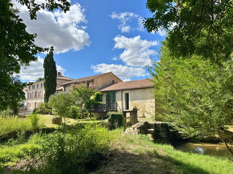 Vente Maison MOSNAC 17240 6 pièces - 208 m²