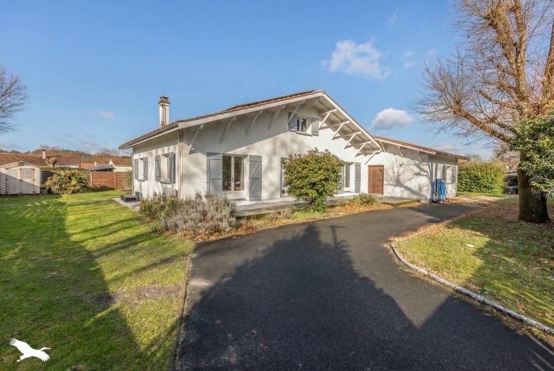 Vente Maison MARTIGNAS SUR JALLE - 8 pièces -185 m² - (33127)