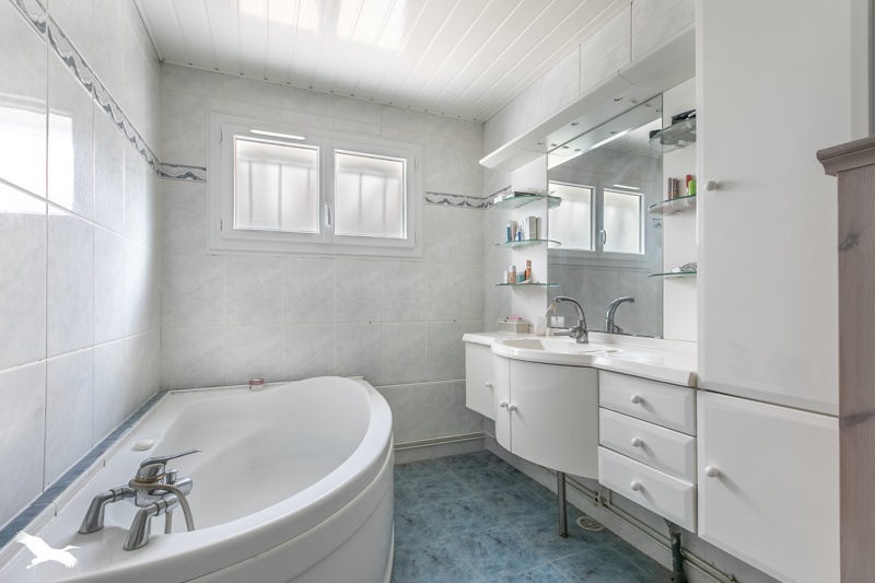Vente Maison MARTIGNAS SUR JALLE - 7 pièces -138 m² - (33127)