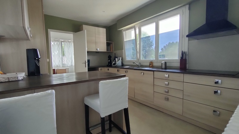Vente Maison MARTIGNAS SUR JALLE - 6 pièces -238 m² - (33127)