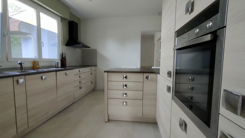 Vente Maison MARTIGNAS SUR JALLE - 6 pièces -238 m² - (33127)