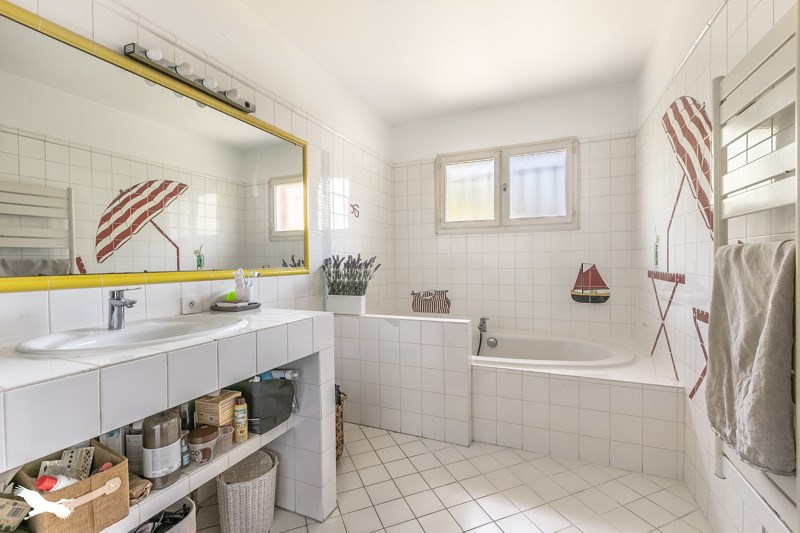 Vente Maison MARTIGNAS SUR JALLE - 6 pièces -166 m² - (33127)