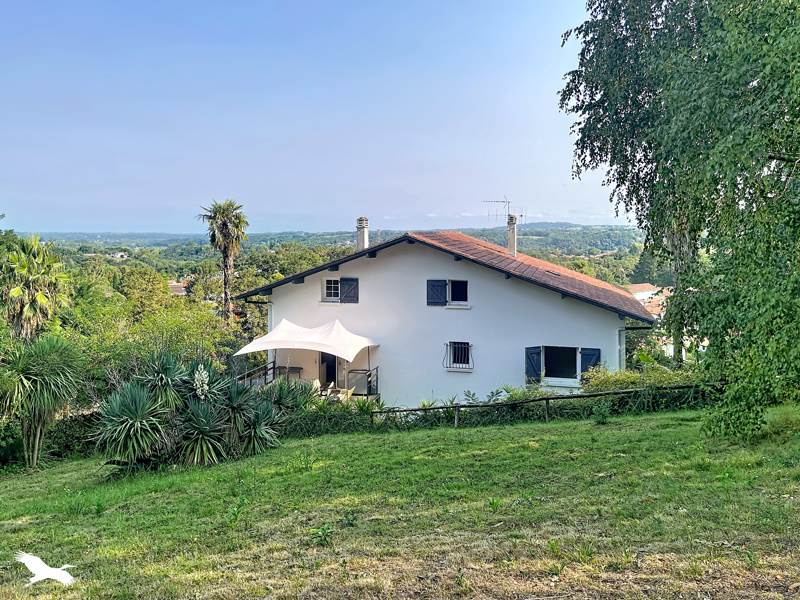 Vente Maison Cambo-les-Bains - 9 pièces -260 m² - (64250)