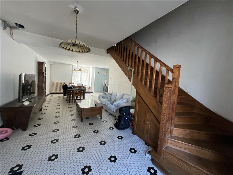 Maison 8 pièces 251 m² · à Terrasson-Lavilledieu · 251 m² · 191 700 €