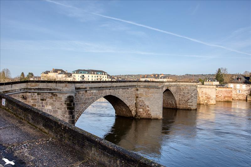 Immeuble 400 m² · à Terrasson-Lavilledieu · 400 m² · 385 000 €