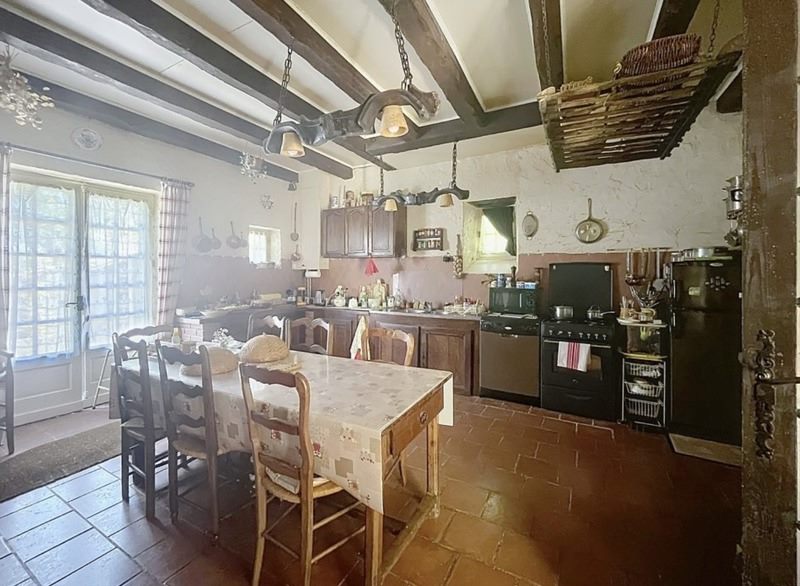 Vente Maison Terrasson-Lavilledieu - 8 pièces -257 m² - (24120)