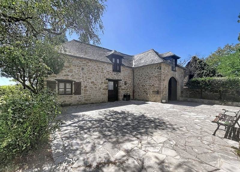 Vente Maison Terrasson-Lavilledieu - 8 pièces -257 m² - (24120)