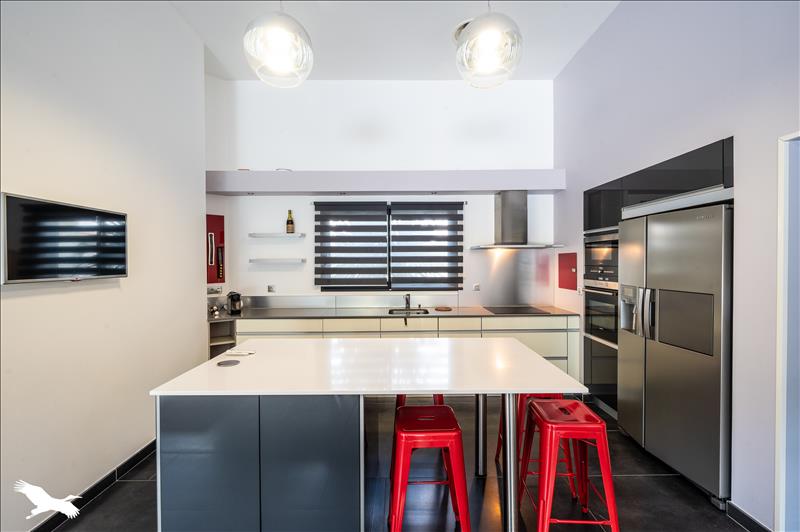 Vente Maison CASTRES GIRONDE - 7 pièces -218 m² - (33640)