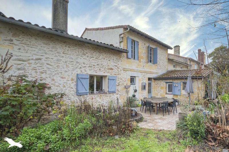 Vente Maison ST SELVE - 8 pièces -244 m² - (33650)