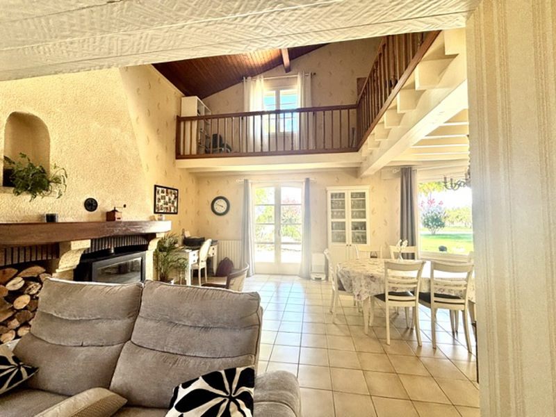 Vente Maison Sainte-Bazeille - 7 pièces -252 m² - (47180)