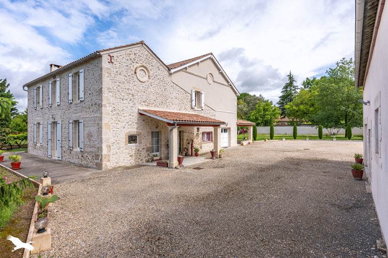 Vente Maison STE BAZEILLE - 8 pièces -310 m² - (47180)