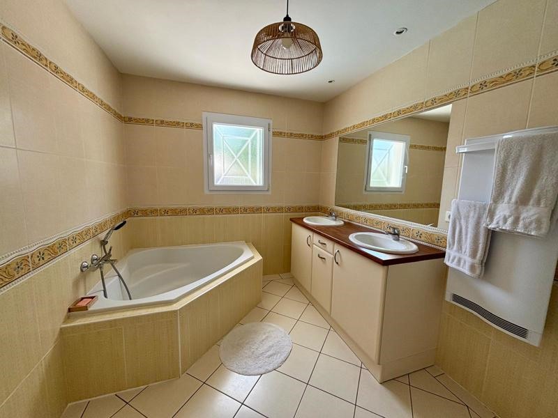 Vente Maison LEOGNAN - 7 pièces -174 m² - (33850)
