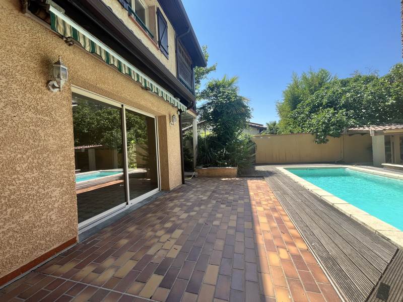 Vente Appartement CASTELGINEST - 5 pièces -139 m² - (31780)