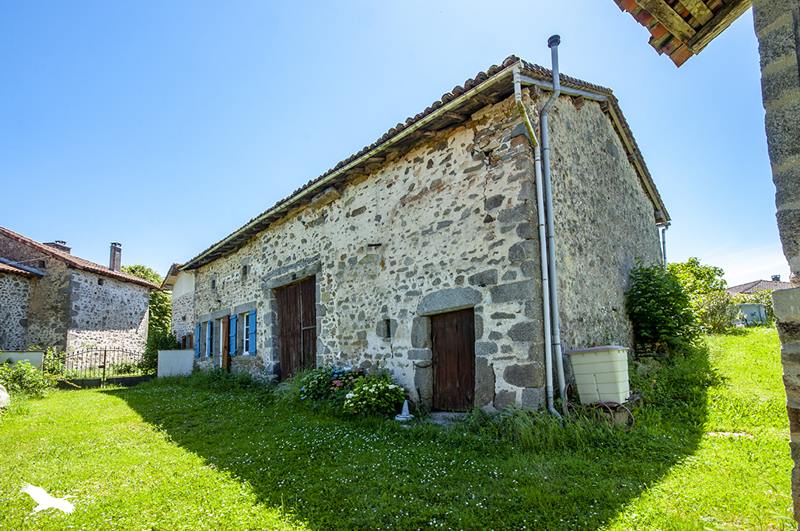 Vente Maison BUSSEROLLES - 4 pièces -205 m² - (24360)