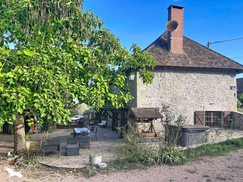 Vente Maison Abjat-sur-Bandiat - 10 pièces -177 m² - (24300)