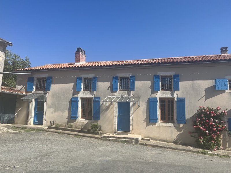 Vente Maison NONTRON - 7 pièces -142 m² - (24300)