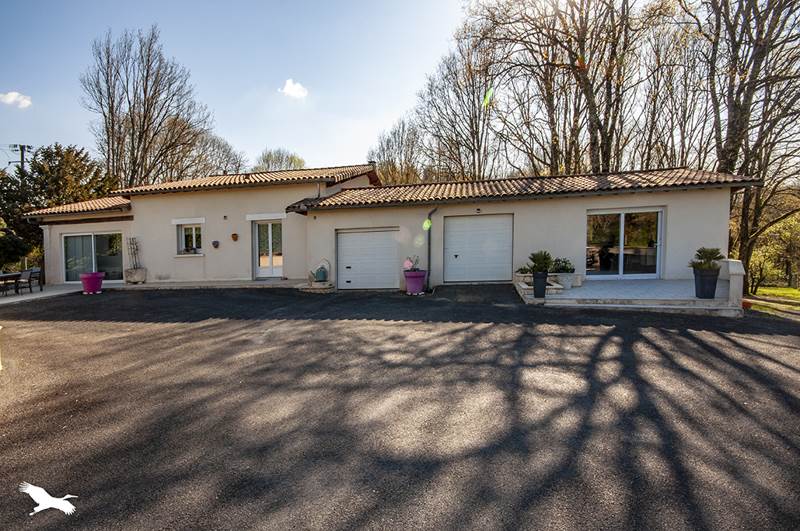 Vente Maison NONTRON - 8 pièces -187 m² - (24300)