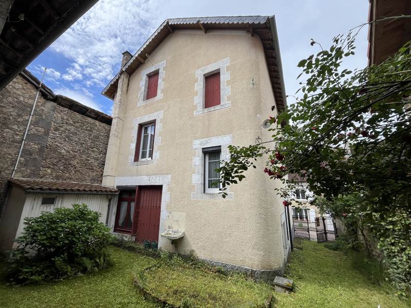 Vente Maison BUSSEROLLES - 7 pièces -176 m² - (24360)