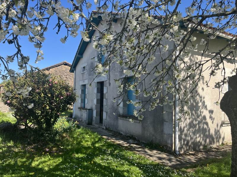 Vente Maison BUSSEROLLES - 7 pièces -130 m² - (24360)