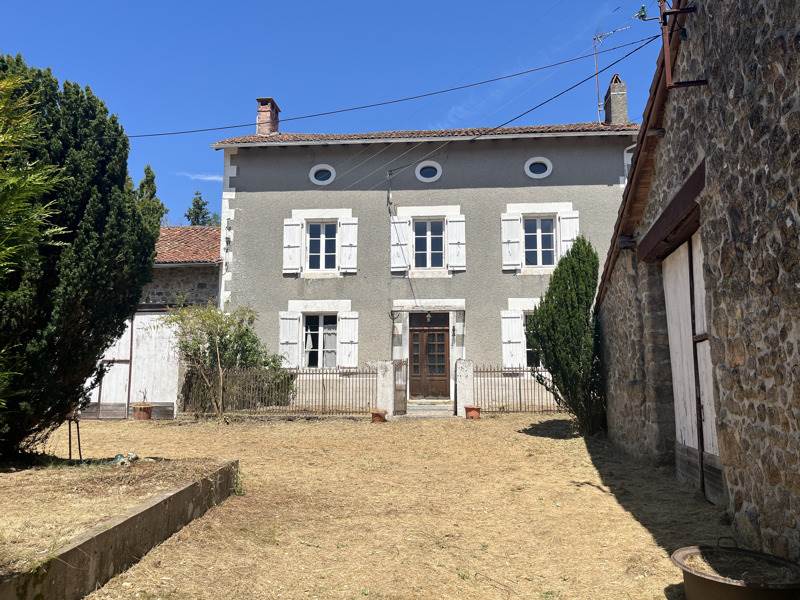 Vente Maison BUSSEROLLES - 4 pièces -136 m² - (24360)