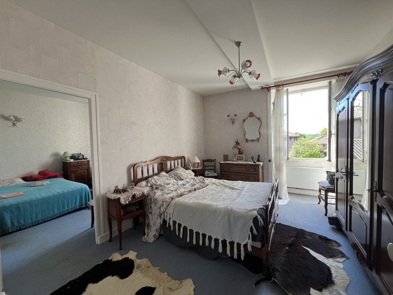 Vente Maison BUSSEROLLES - 4 pièces -136 m² - (24360)