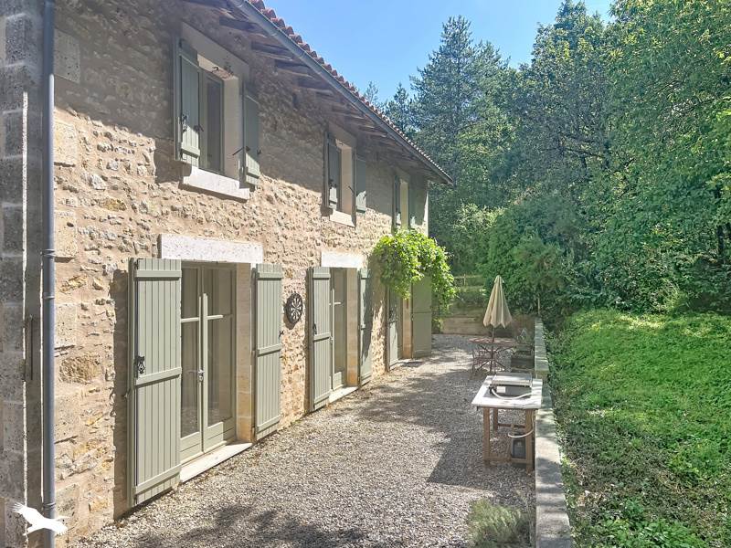 Vente Maison TEYJAT - 6 pièces -235 m² - (24300)