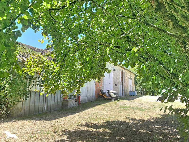 Vente Maison ST SAUD LACOUSSIERE - 9 pièces -202 m² - (24470)