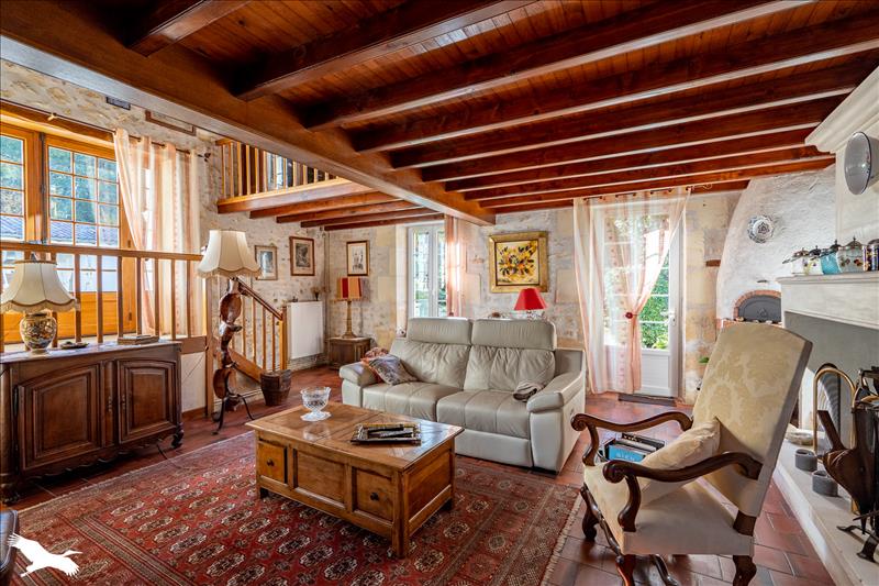 Vente Maison ST BRIS DES BOIS - 7 pièces -228 m² - (17770)
