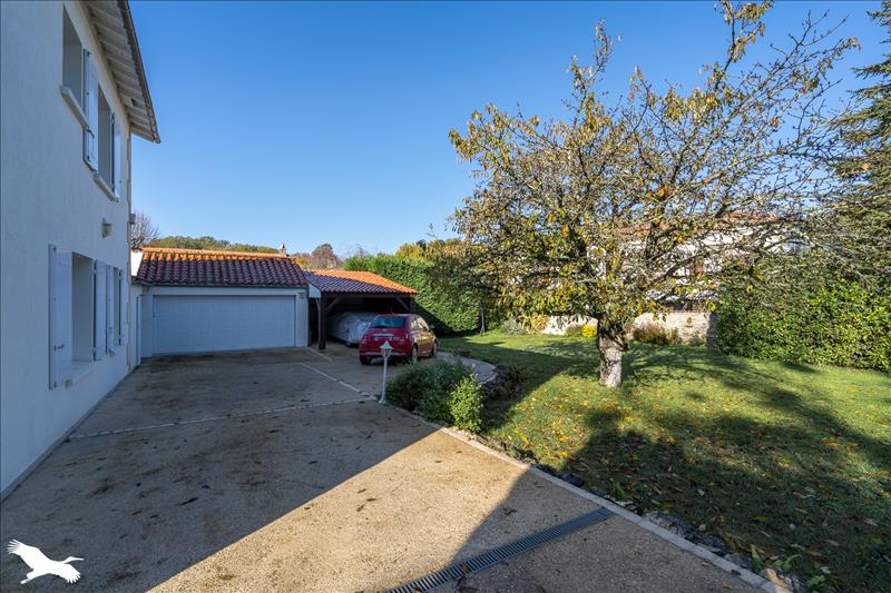 Vente Maison ST BRIS DES BOIS - 7 pièces -228 m² - (17770)