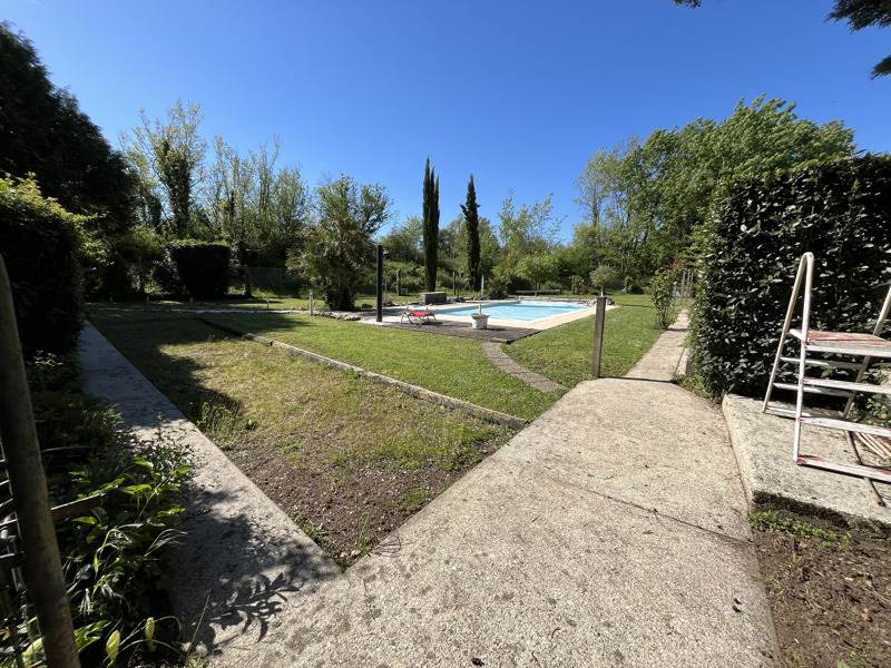 Vente Maison LE DOUHET - 8 pièces -275 m² - (17100)