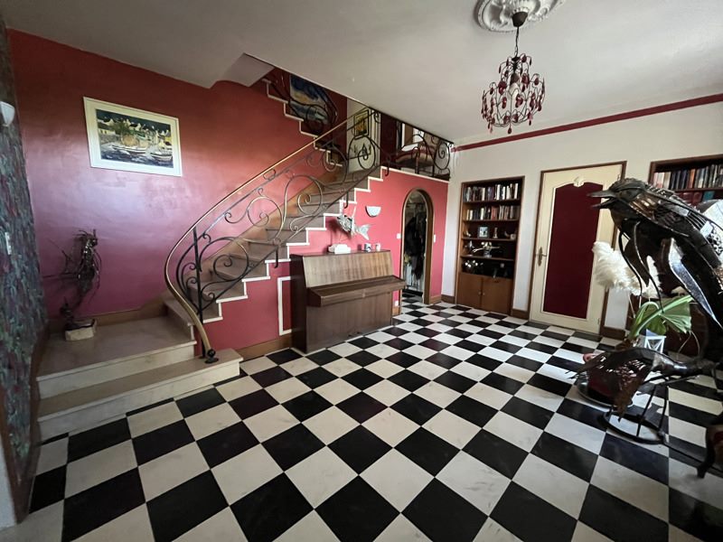 Vente Maison LE DOUHET - 8 pièces -275 m² - (17100)