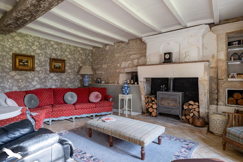 Vente Maison ST CESAIRE - 10 pièces -270 m² - (17770)