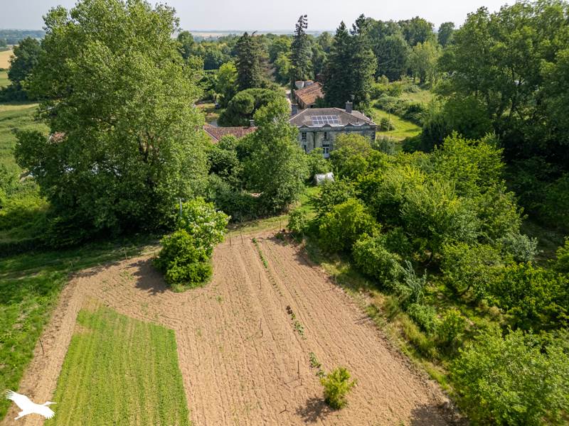 Vente Maison ECOYEUX - 13 pièces -600 m² - (17770)