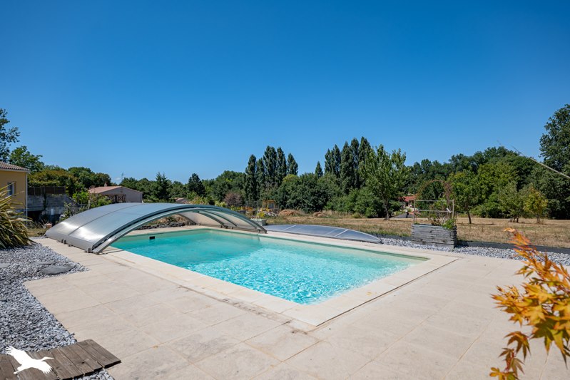 Vente Maison BUSSAC SUR CHARENTE - 6 pièces -151,9 m² - (17100)