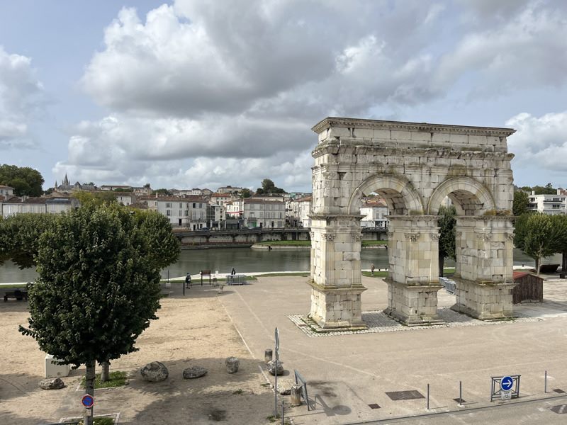 Vente Maison SAINTES - 6 pièces -160 m² - (17100)
