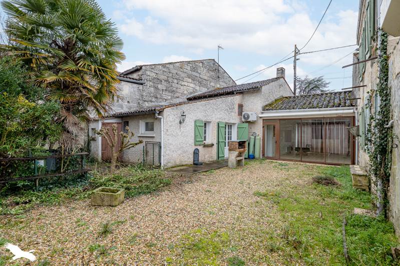 Vente Maison SAINTES - 6 pièces -171 m² - (17100)