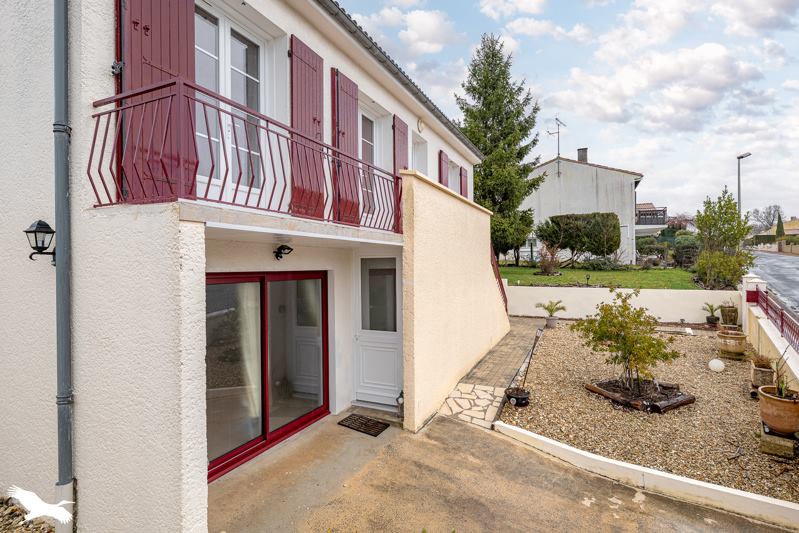 Vente Maison FONTCOUVERTE - 7 pièces -166 m² - (17100)