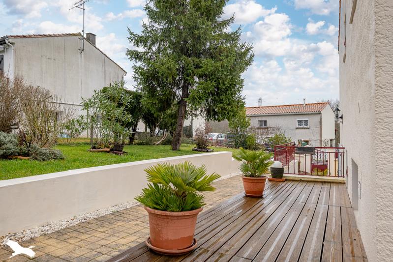 Vente Maison FONTCOUVERTE - 7 pièces -166 m² - (17100)