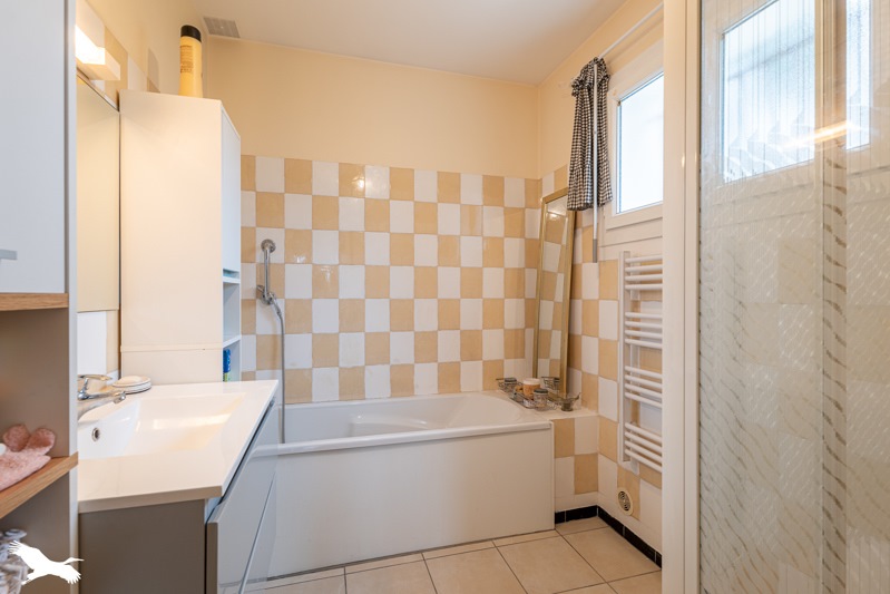 Vente Maison FONTCOUVERTE - 7 pièces -166 m² - (17100)