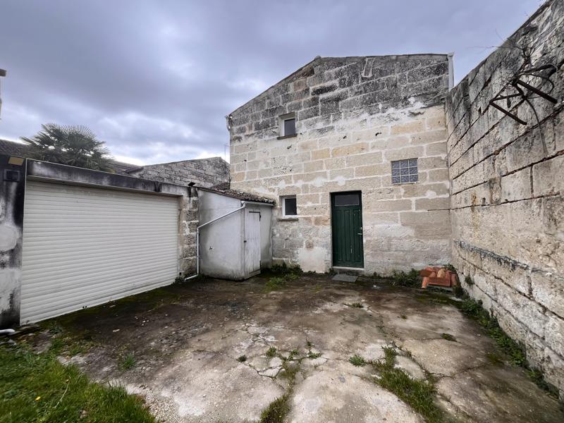 Vente Maison SAINTES - 2 pièces -62 m² - (17100)