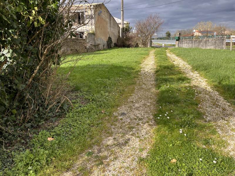 Vente Maison SAINTES - 2 pièces -62 m² - (17100)