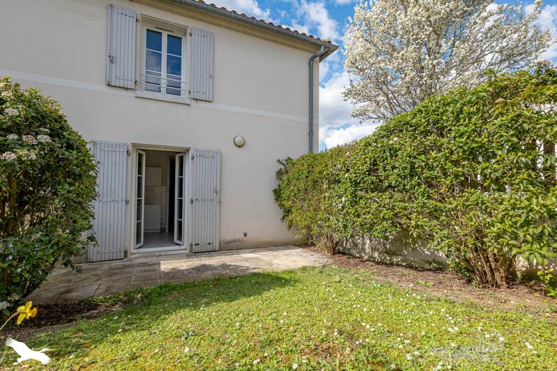 Vente Appartement SAINTES - 3 pièces -65 m² - (17100)