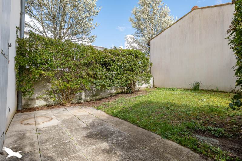 Vente Appartement SAINTES - 3 pièces -65 m² - (17100)