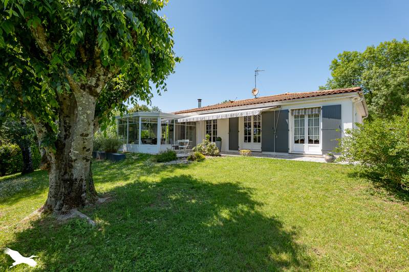 Vente Maison BUSSAC SUR CHARENTE - 6 pièces -102 m² - (17100)