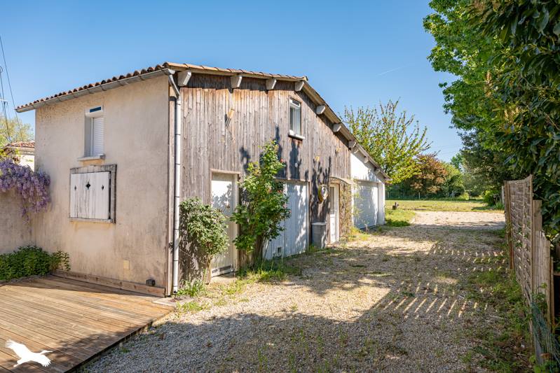 Vente Maison SAINTES - 7 pièces -118 m² - (17100)