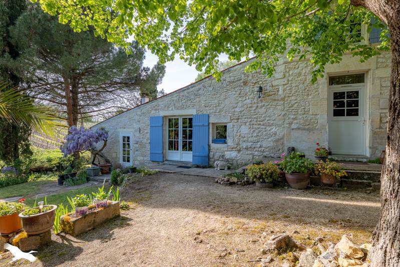 Vente Maison ECOYEUX - 8 pièces -225 m² - (17770)