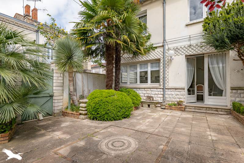 Vente Maison SAINTES - 7 pièces -118 m² - (17100)