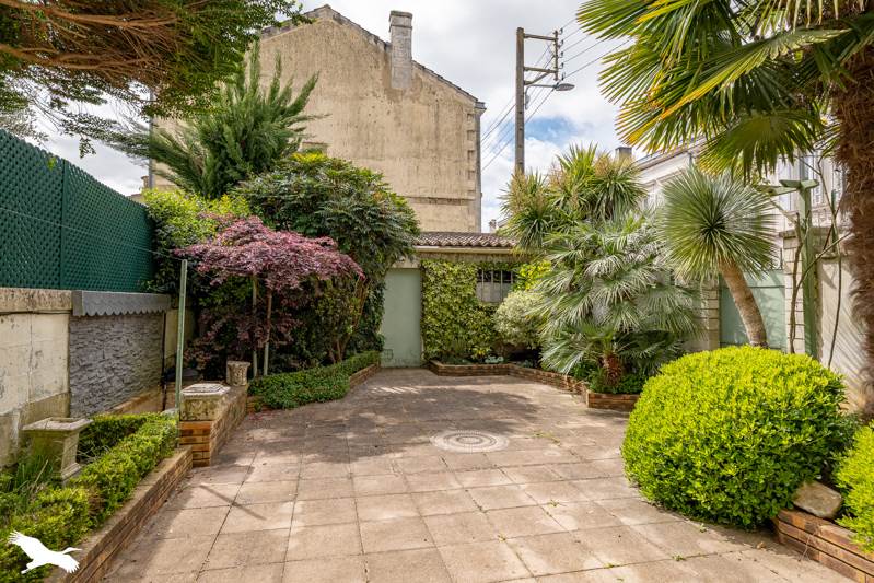 Vente Maison SAINTES - 7 pièces -118 m² - (17100)